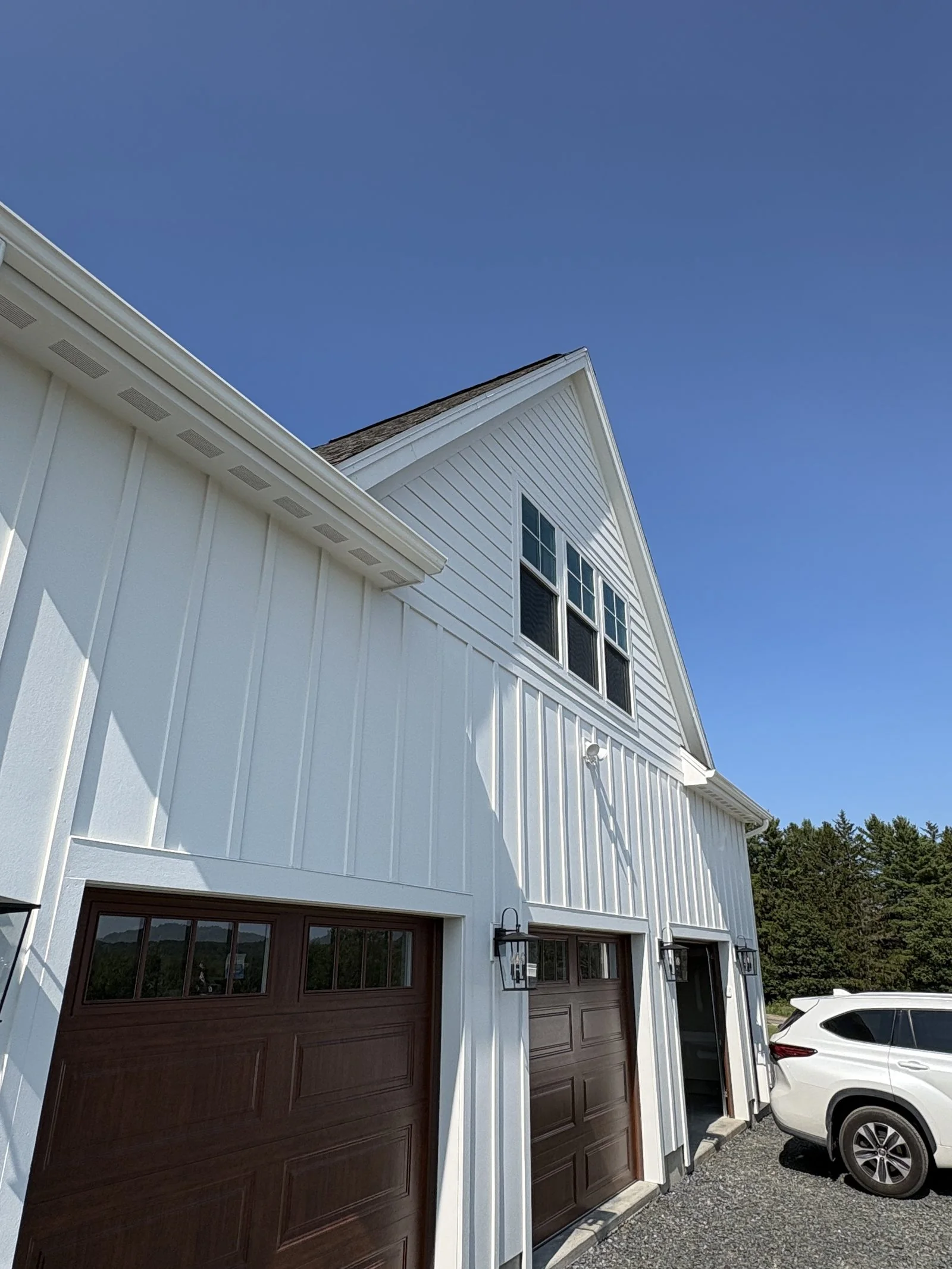 New home exterior and garage built by the Vermac team
